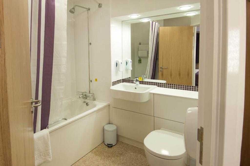 Premier Inn Newcastle City Centre Millennium Bridge חדר תמונה